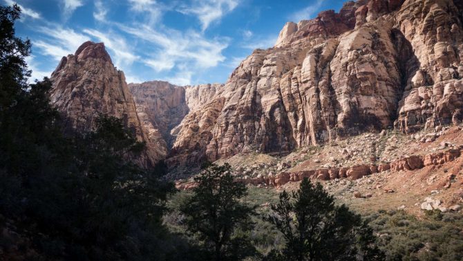 hiking in red rock canyon nevada